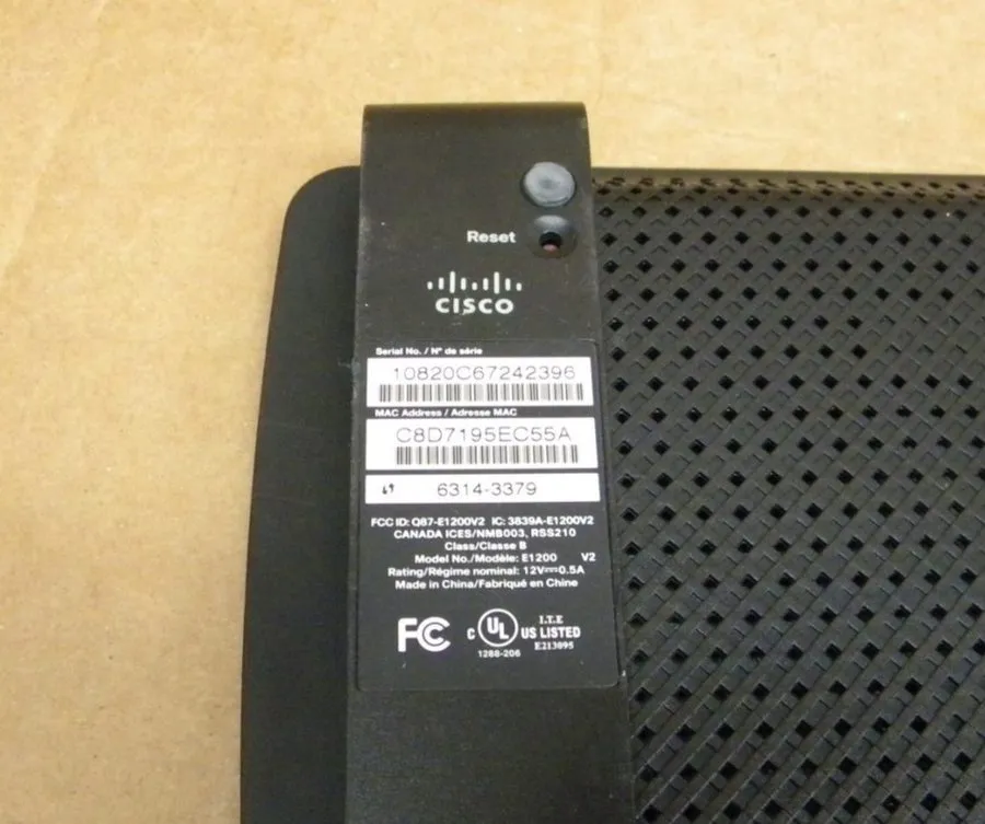 Маршрутизатор Cisco Linksys E1200 Wireless-N N300 Router 2.4GHz WiFi 4-Port