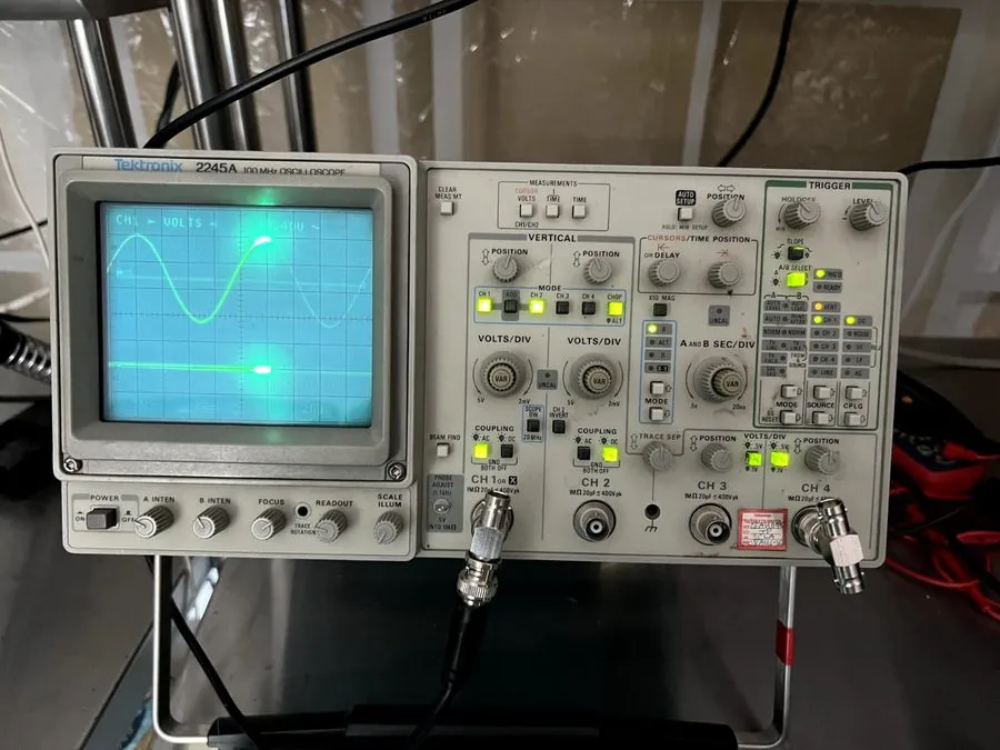 Осциллограф Tektronix 2245A 100MHz 4 Channel Analog Oscilloscope