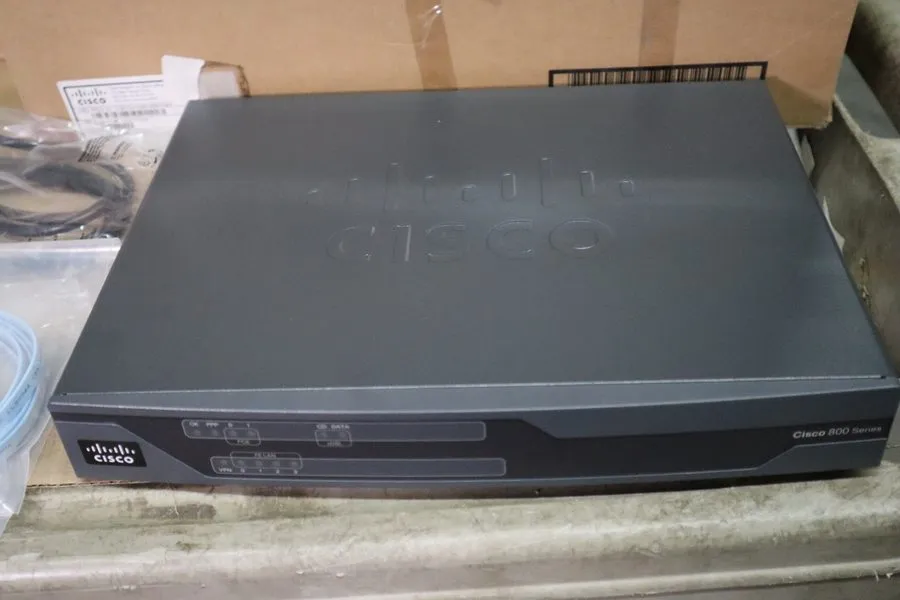Маршрутизатор Cisco C887VAM-K9 Router 4-Port Switch