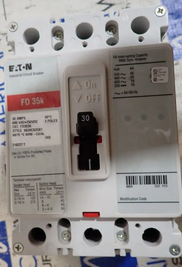 Автоматический выключатель EATON Cutler Hammer FD3030 30 Amp 600 VAC 3 Pole Circ