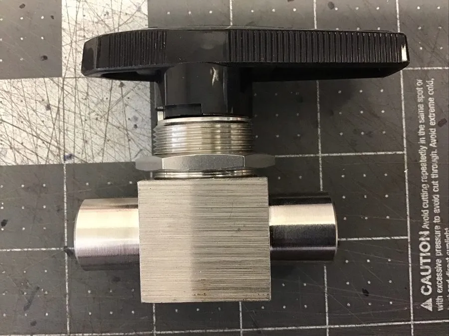 Клапан SWAGELOK SS-44F4 STAINLESS STEEL BALL VALVE 1/4"-NPT 2500PSI