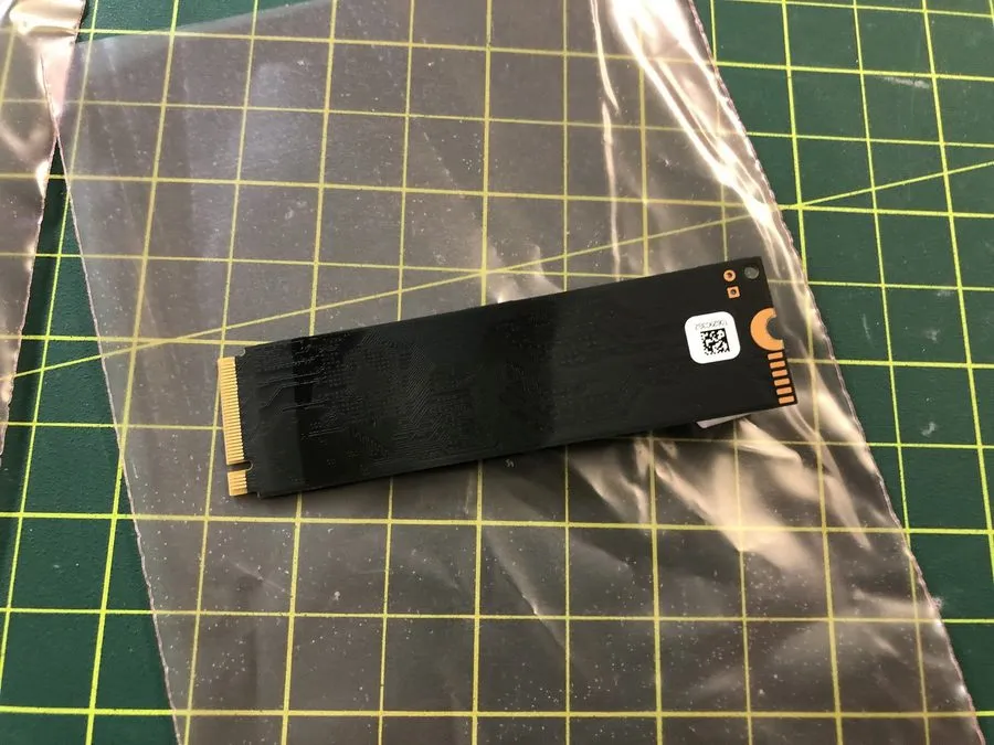 SSD-накопитель Micron 2210 512GB MTFDHBA512QFD NVMe M.2 SSD's (71%-75% Health)