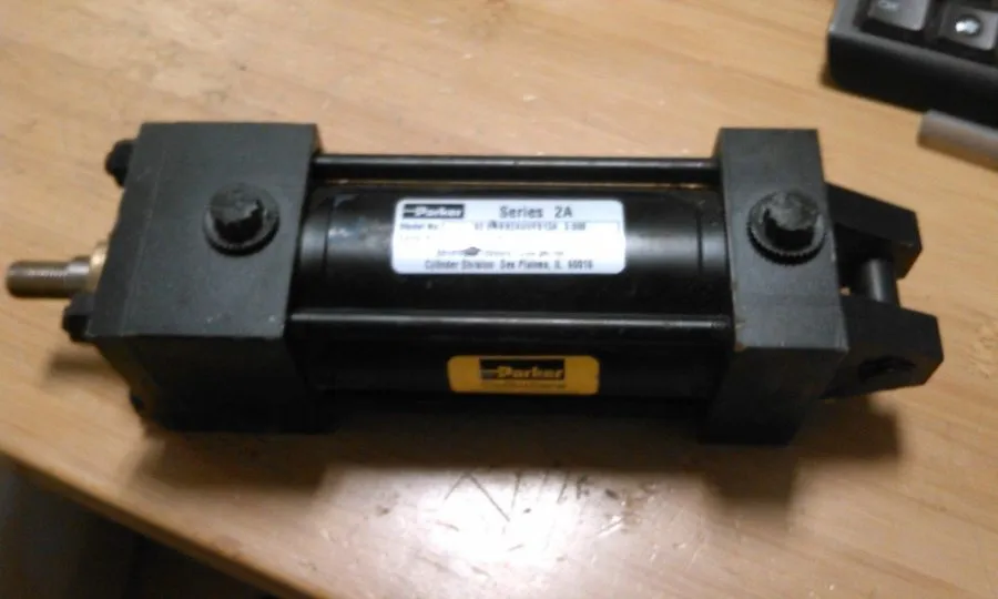 Пневмоцилиндр PARKER SERIES 2A 02.00 BB2AUVFS13A 3.000 PNEUMATIC CYLINDER 250PSI