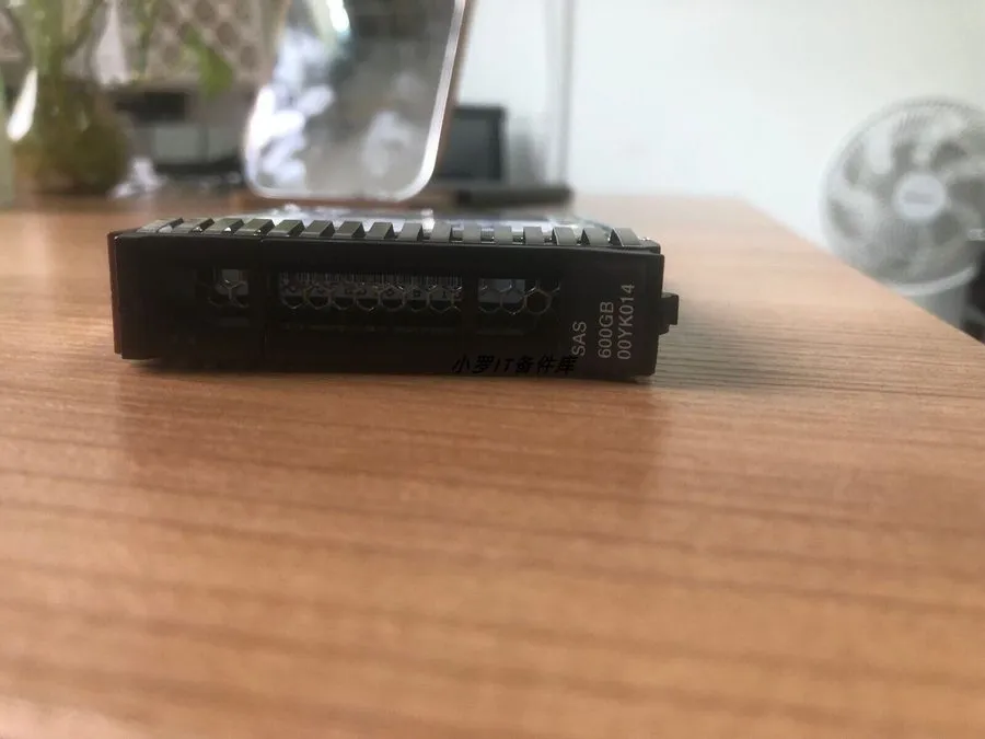Сервер 7XB7A00025 ThinkSystem 2.5" 600GB 10K SAS 12Gb Hot Swap 512n HDD FRU 00YK