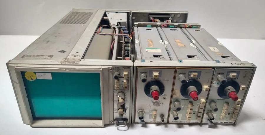 Осциллограф Tektronix 5113 Oscilloscope System CRT Mainframe with Plug-In Module