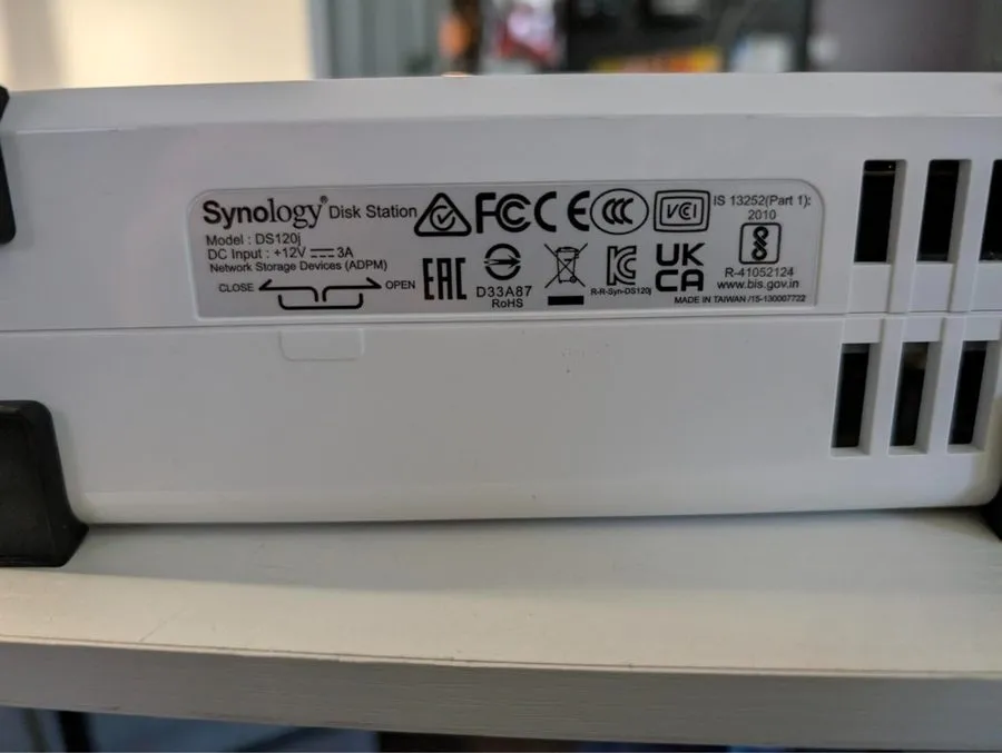 Жёсткий диск Synology DS120j NAS w/ 4TB hard drive — фото лота 1