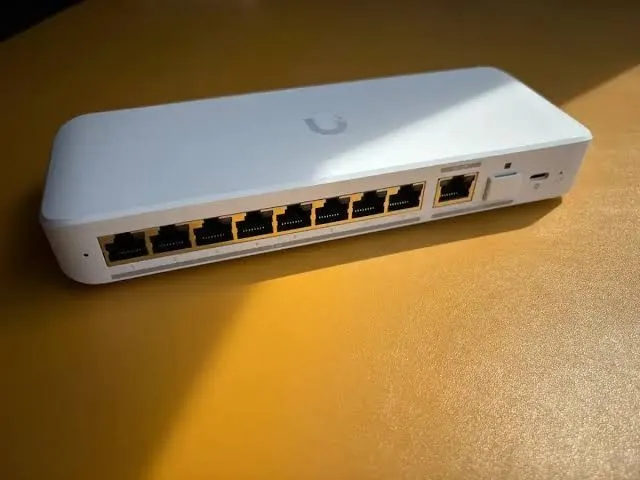 Коммутатор Ubiquiti UniFi USW-Flex-2.5G-8 8-Port 2.5GbE Managed Switch RJ-45 USB