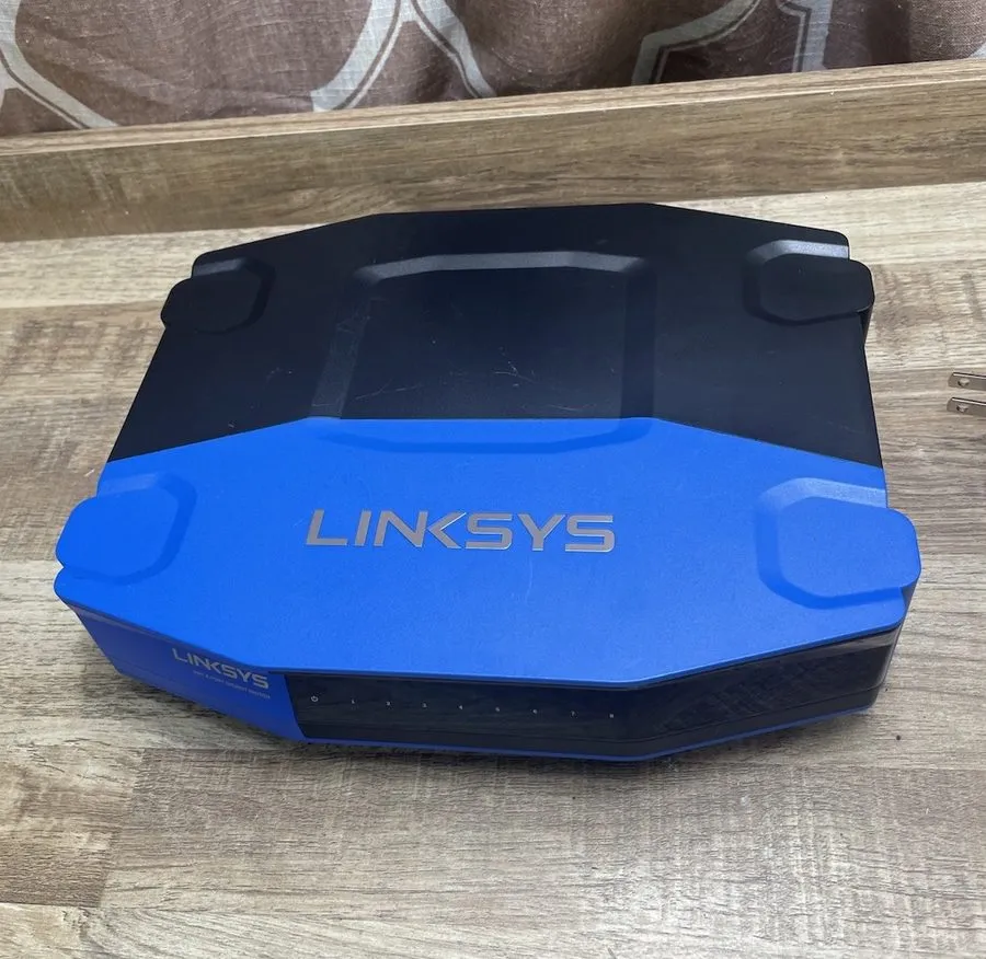 Коммутатор LINKSYS SE4008 WRT 8-Port Gigabit Switch