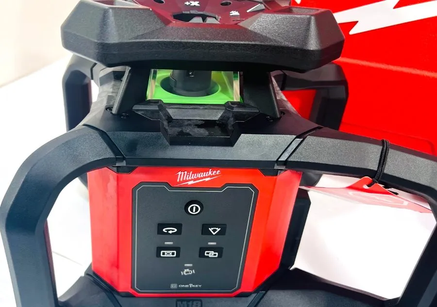 Нивелир Milwaukee 3702-21 M18 Green Interior Rotary Laser Level Kit W/remote