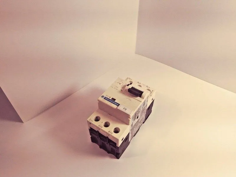 Автоматический выключатель Schneider GV2RT06 motor circuit breaker — фото лота 2