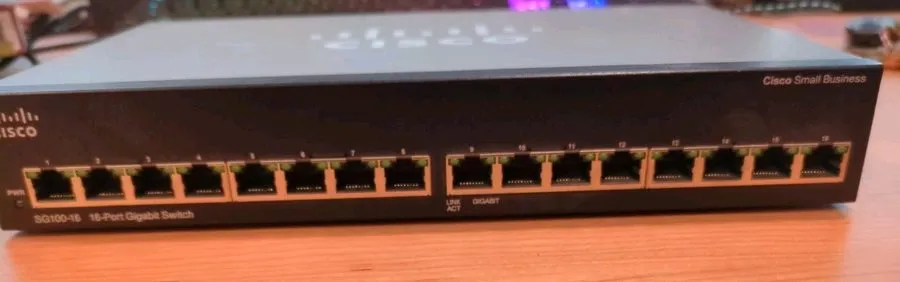 Коммутатор Cisco SG100-16 16 Port Unmanaged Gigabit Ethernet Switch Business Rac