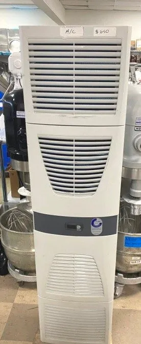 Монтажный шкаф Rittal SK 3303110 Electronic Enclosure Air Conditioner Cooling Un — фото лота 2