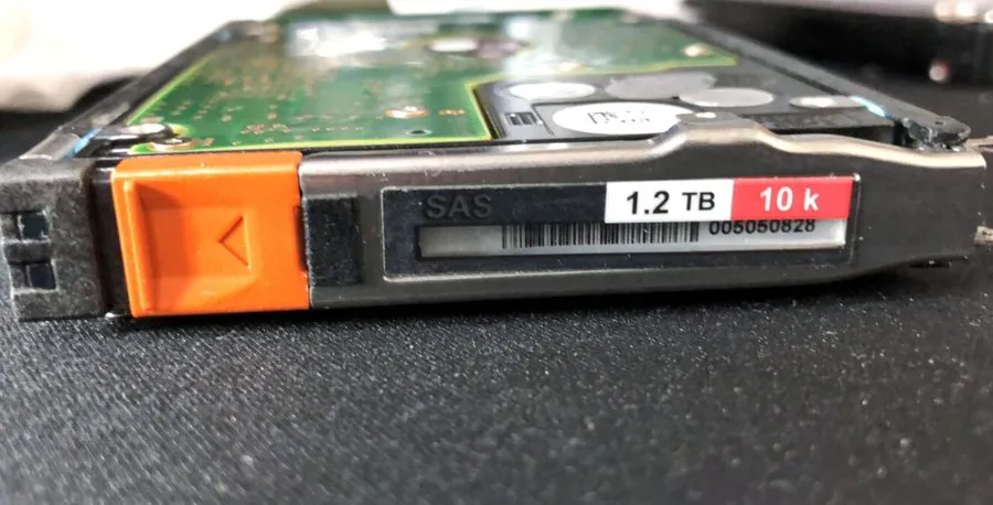 Жёсткий диск EMC 005050084 1.2TB 10K 6Gbps 2.5" SAS HDD V4-2S10-012 V5-2S10-012 