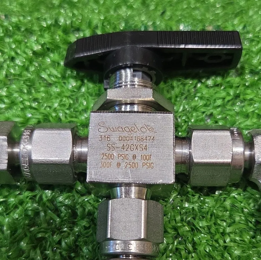 Клапан Swagelok SS-42GXS4 3 way ball valve 1/4 in tube fitting — фото лота 2