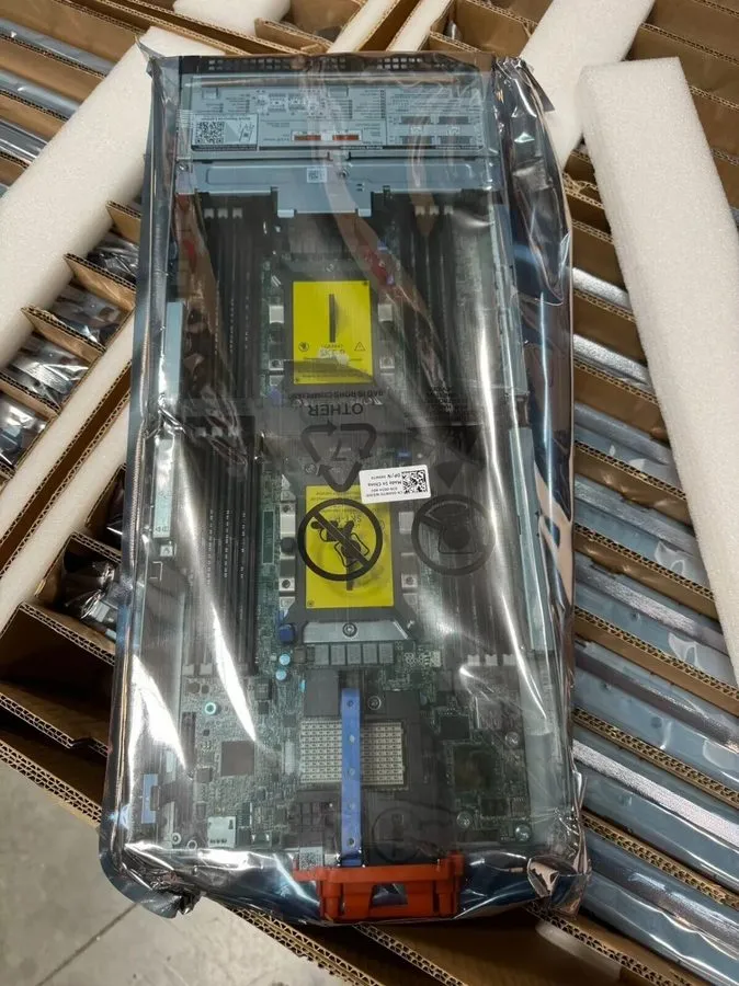 Сервер Dell PowerEdge M640 Barebone Server Blade No Hard Drive Trays 0D4WRJ CTHW