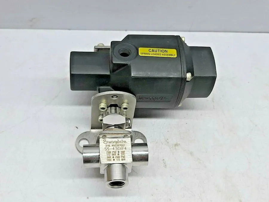 Клапан Swagelok SS-43GXF4-51S 3 Way Valve