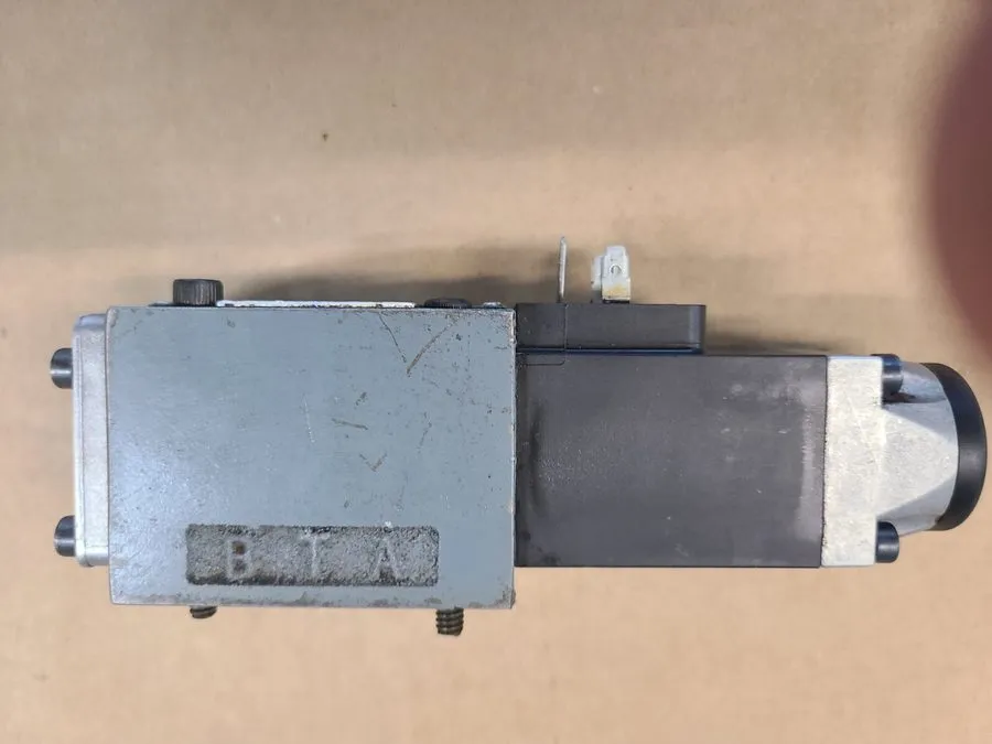 Пневмоклапан Mannesmann Rexroth Direction Control Valve 3WE6A51/AW110N9K4