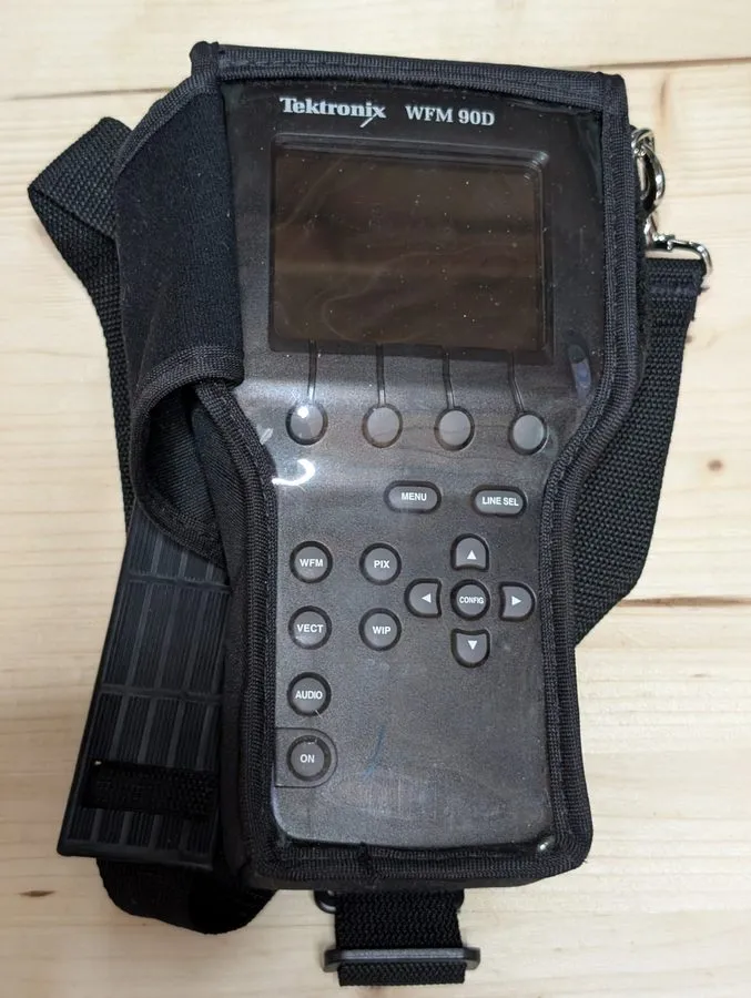 Тестер TEKTRONIX WFM90D PORTABLE HANDHELD VECTORSCOPE WAVEFORM MONITOTR