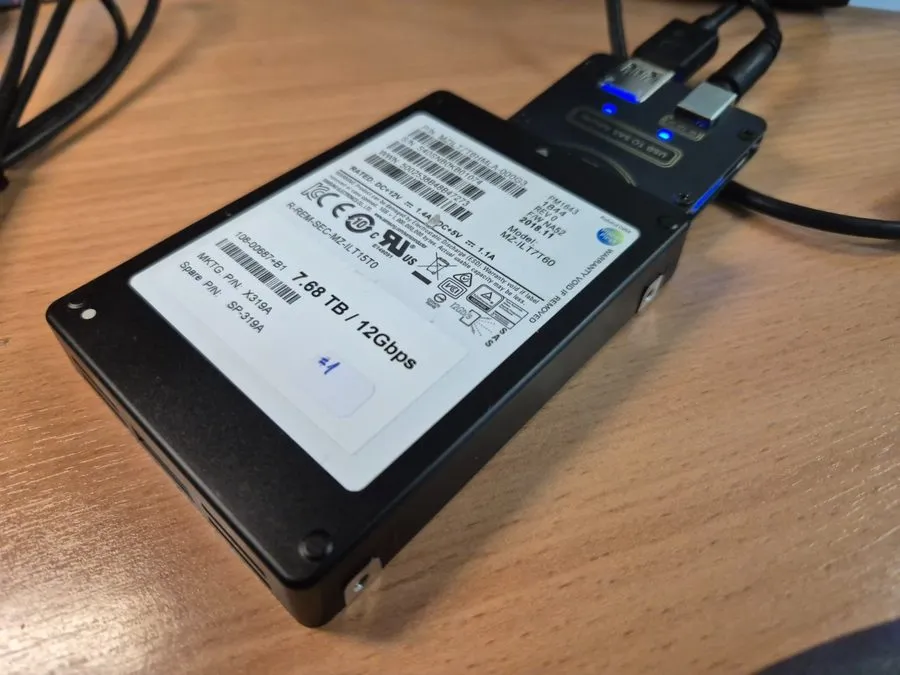 SSD-накопитель Samsung PM1643 7.68TB SAS 12Gbps 2.5" SSD 512Bytes/sector compati — фото лота 1