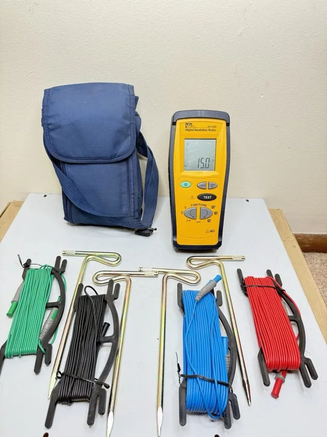 Тестер Ideal 61-795 Insulation Tester / Megohm Meter plus Voltage Meter