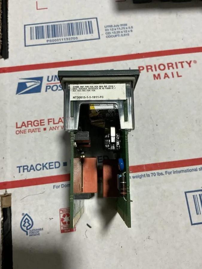 Датчик температуры Eurotherm 2208E/NF/VH/XX/XX/RH/RF/2XX/ENG Temperature Control — фото лота 2