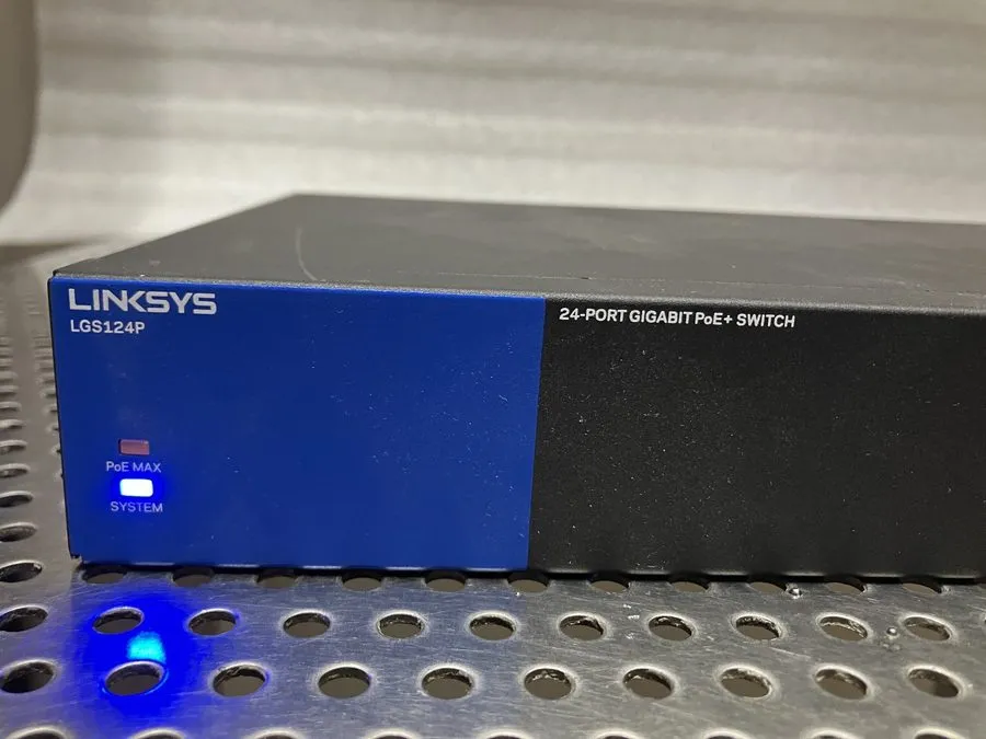 Коммутатор Linksys LGS124 24-Port Business Gigabit PoE+ Switch Black — фото лота 1
