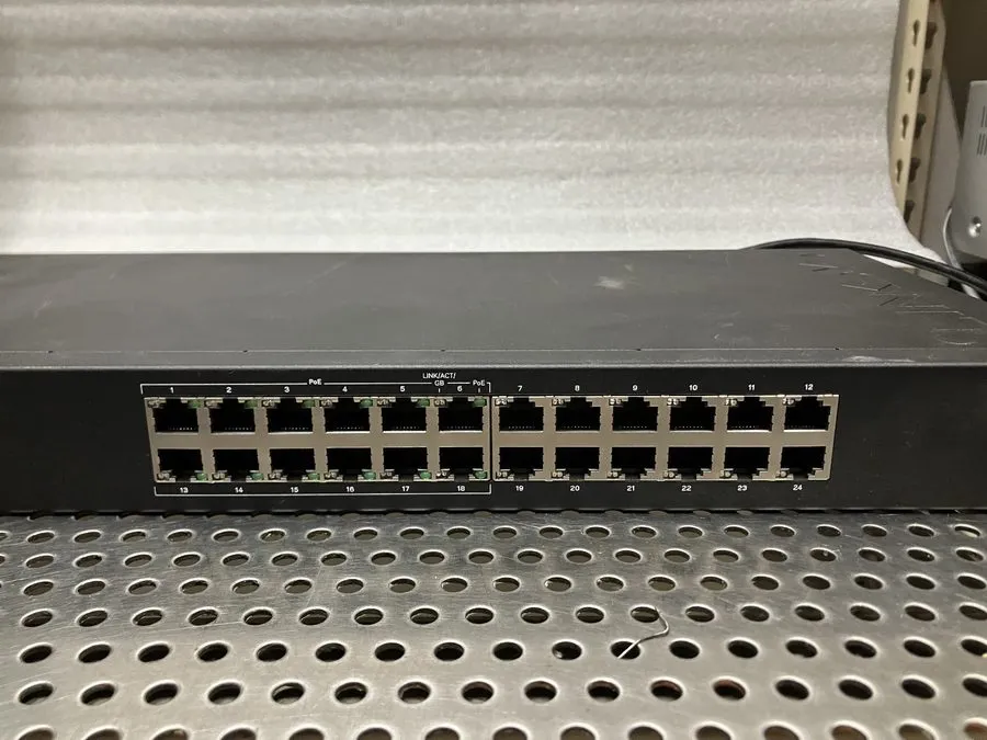 Коммутатор Linksys LGS124 24-Port Business Gigabit PoE+ Switch Black — фото лота 2