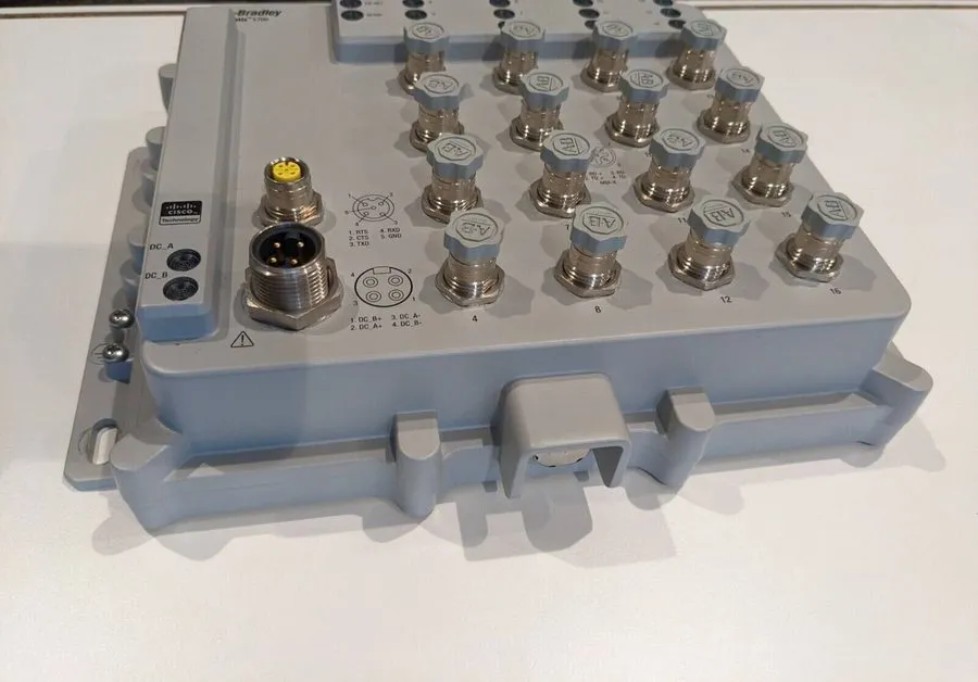 Коммутатор Allen-Bradley 1783-ZMS16TA ArmorStratix 5700 16 Port Managed Switch