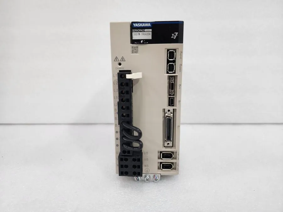 Сервопривод YASKAWA SIGMA7 SGD7W-1R6A20A SERVOPACK 200W