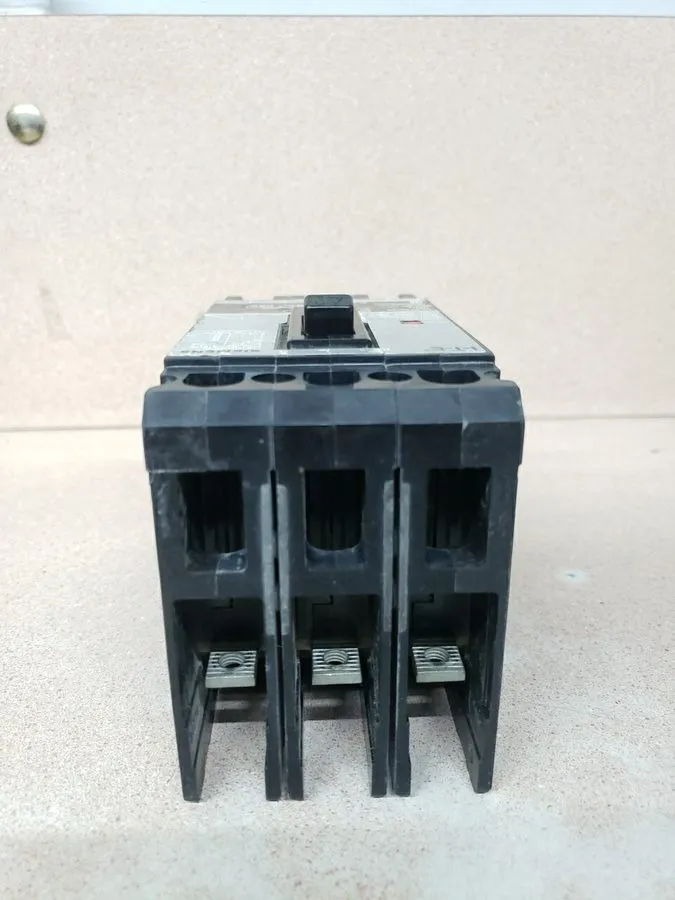 Автоматический выключатель Siemens HED43B040 Circuit Breaker Sentron Series HED4