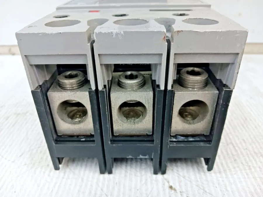 Автоматический выключатель Siemens Sentron 200 Amp Circuit Breaker 3 Pole 600 VA