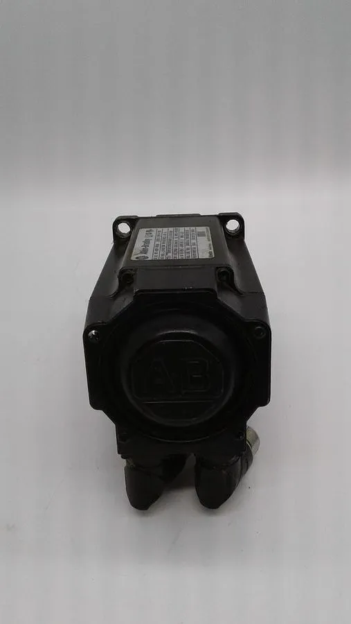 Серводвигатель Allen-Bradley MPL-B430P-MK72AA Servo Motor Spot stocks