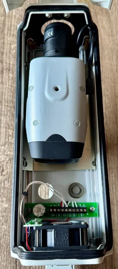 Камера PELCO EH3512 / EH3515 Series Environmental Camera Enclosure
