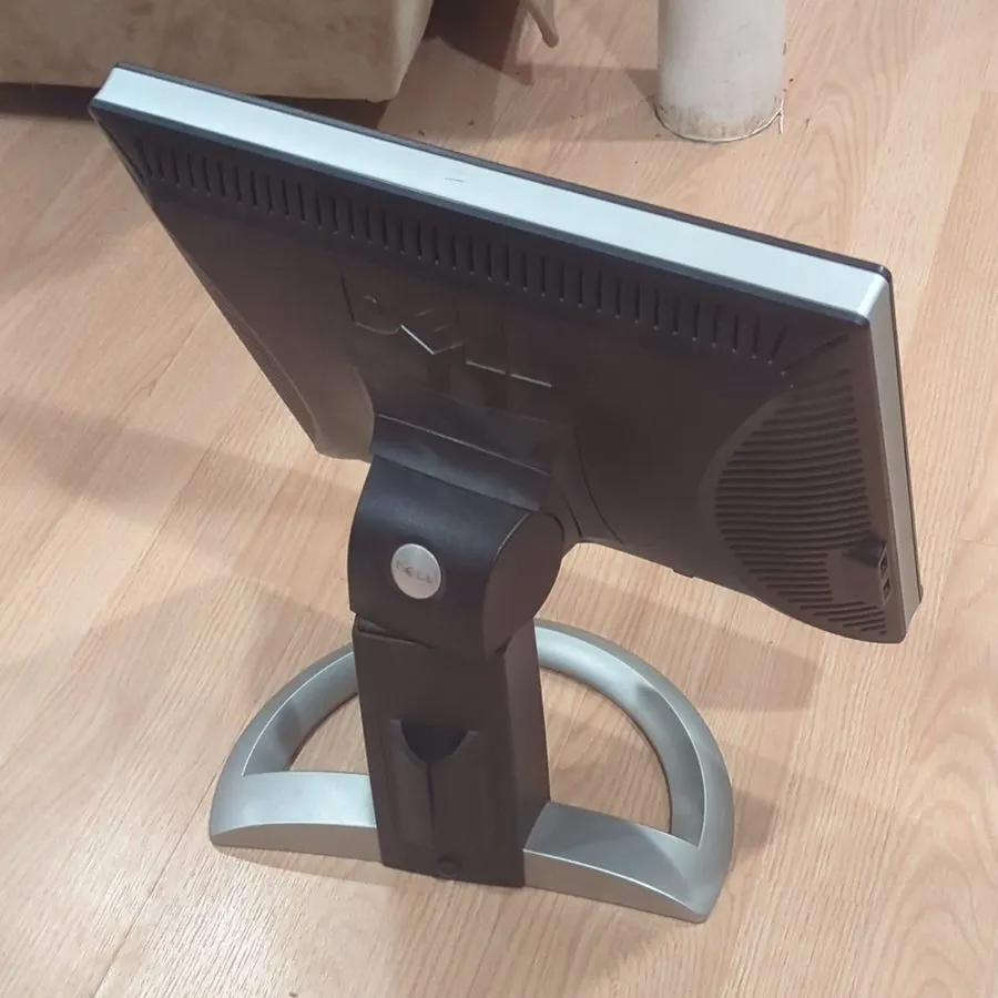 Монитор Dell UltraSharp 1907FP 19in LCD Monitor 1280x1024 5:4 VGA DVI-D Black