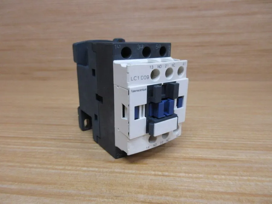 Контактор Schneider Electric LC1D09B7 TeSys D Contactor 3P 9A 4kW Coil 24V AC 50