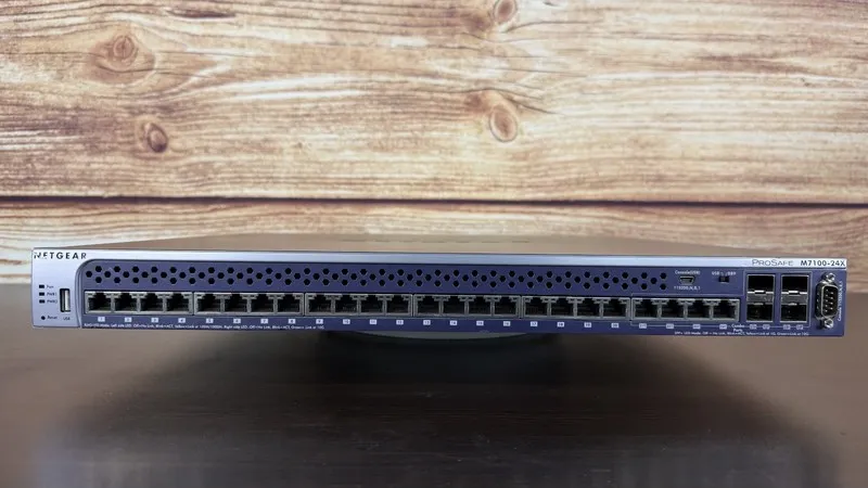 Коммутатор Netgear M7100-24X XSM7224 24-Port 10 Gigabit Managed Switch
