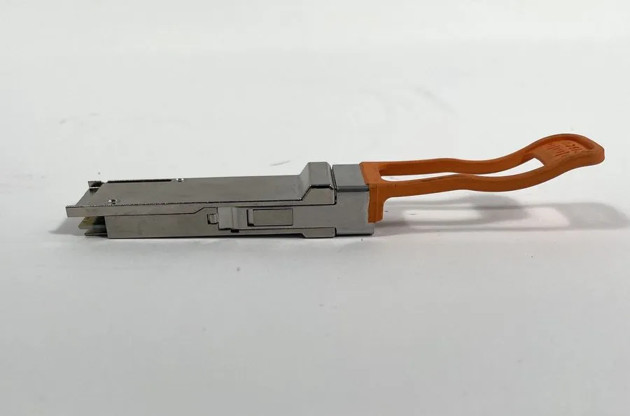 Трансивер CISCO QSFP-40G-CSR4 10-2837-02 40GBASE-CSR4 QSFP 850nm MMF QSFP transc — фото лота 2