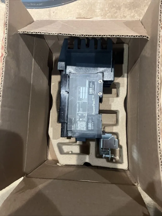 Автоматический выключатель SQUARE D BGA34015Y 15A 35kA@480V 3P POWERPACT I-LINE
