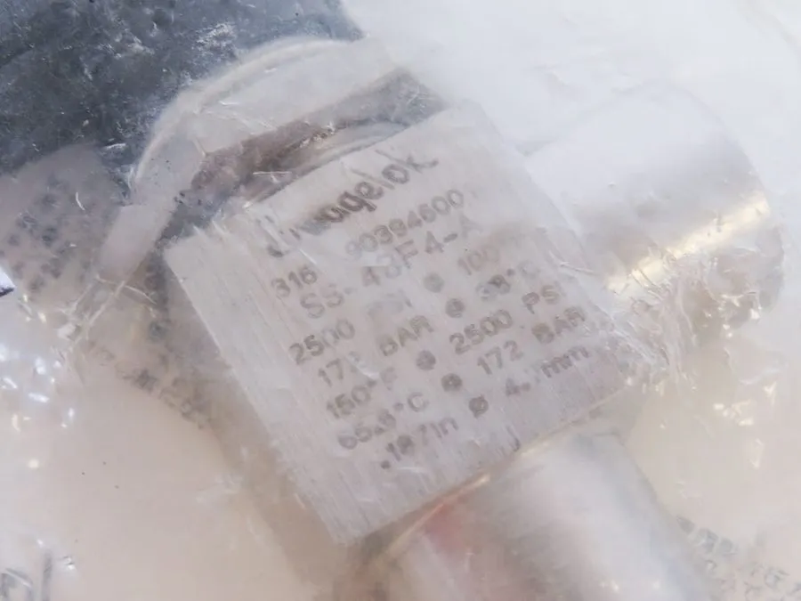 Клапан Swagelok SS-43F4-A 2500 PSI 172 Bar 40 Series Ball Shut-Off Valve 316