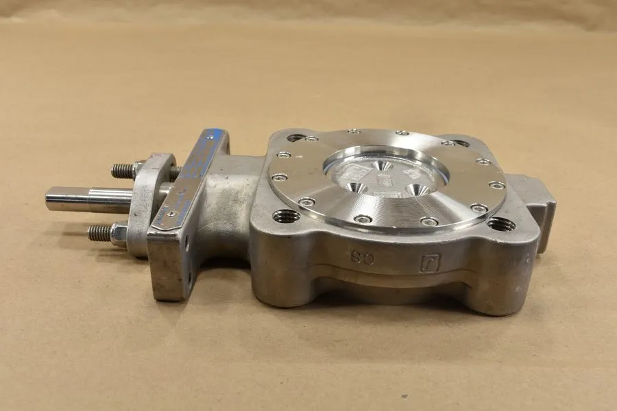 Клапан 4" Jamesbury 815L113600XZ CL150 Lugged Stainless Steel Butterfly Valve