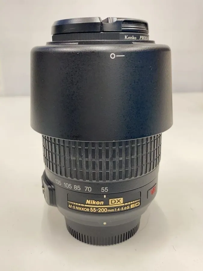 Объектив Nikon D3000 10.2MP DSLR Camera w/ AF-S Nikkor ED 55-200mm 4-5.6G Lens