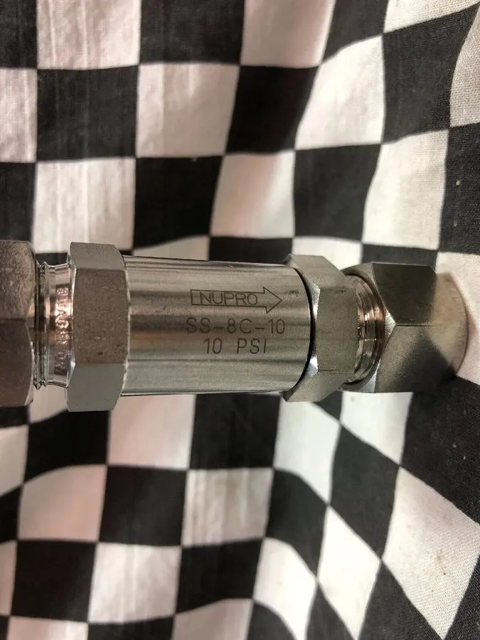 Клапан SWAGELOK SS-8C-10 Poppet Check Valve 316SS, 1/2" Tube OD, 10 PSI
