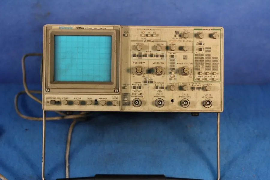 Осциллограф Tektronix 2245A 100MHz 4 Channel Analog Oscilloscope