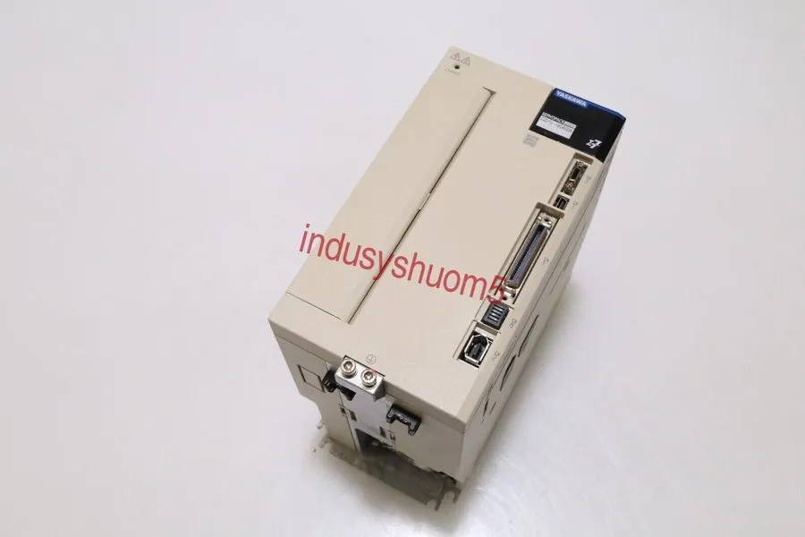 Сервопривод YASKAWA SERVO DRIVER SGD7S-180A00A