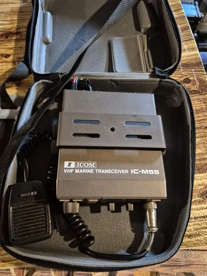Радиостанция Icom IC-M55 VHF Marine Transceiver Radio WX w/ Hand Mic Not Sold As — фото лота 1