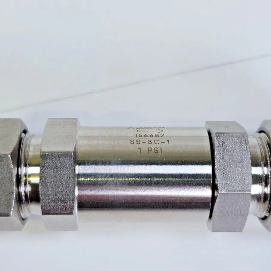 Клапан Swagelok SS-8C-1 1/2" SS check valve, 1 psi cracking pressure