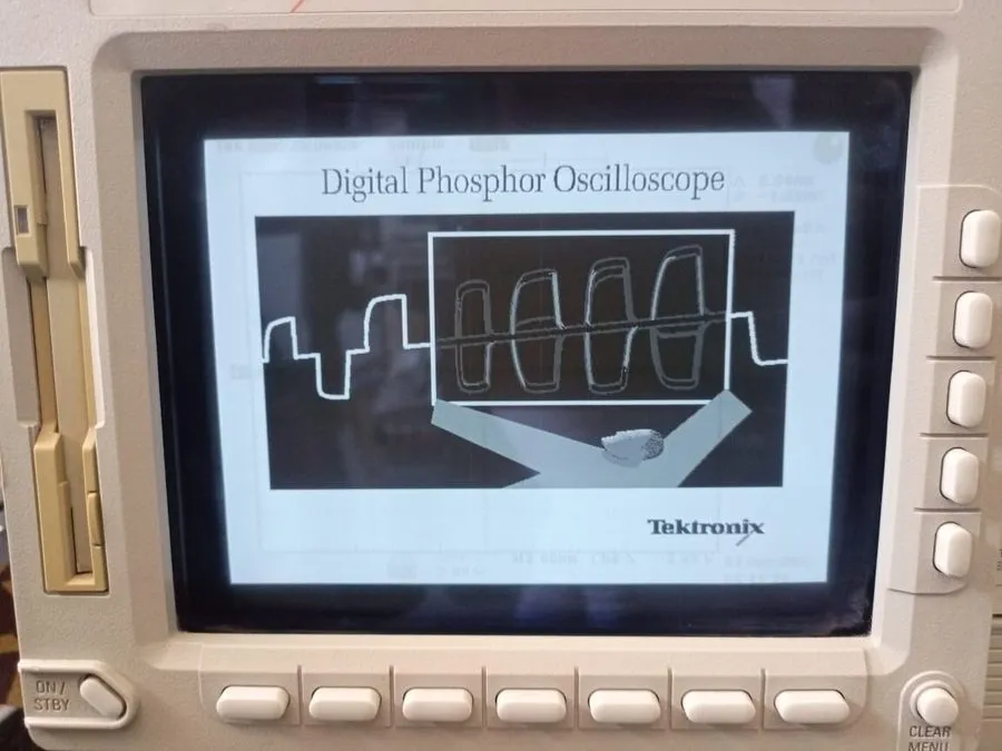 Осциллограф TEKTRONIX TDS 540D 4 CHANNEL DIGITAL PHOSPHOR OSCILLOSCOPE 500MHz 2G