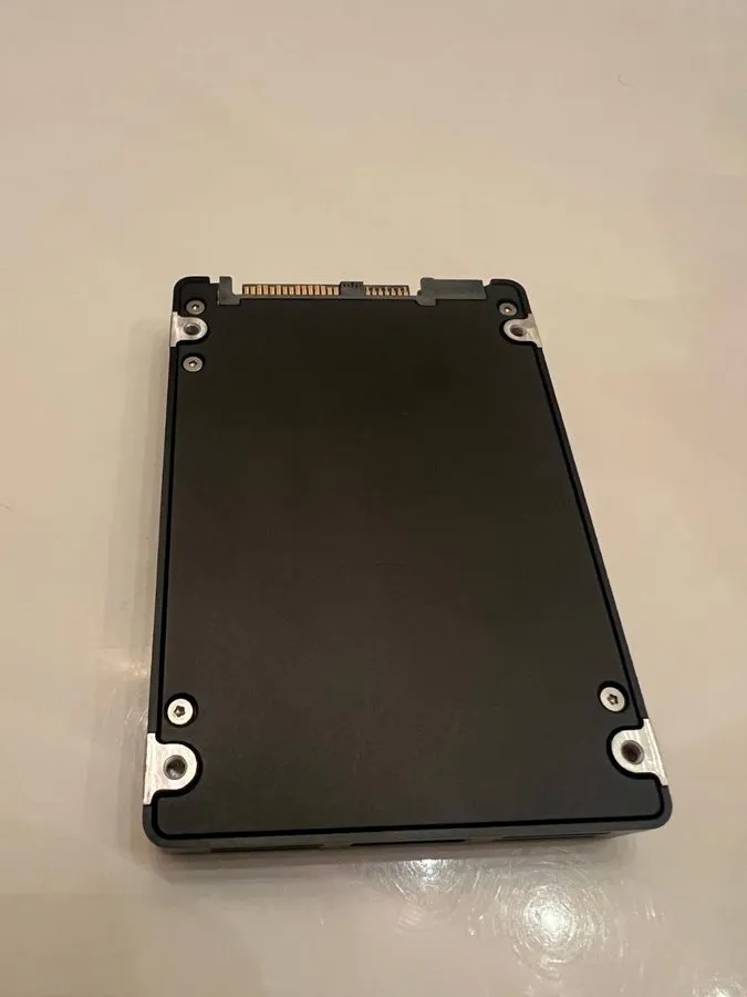 SSD-накопитель IBM Samsung PM1643 15.36TB SAS 2.5" SSD MZ-ILT15T0 02PX356 01YM64 — фото лота 2