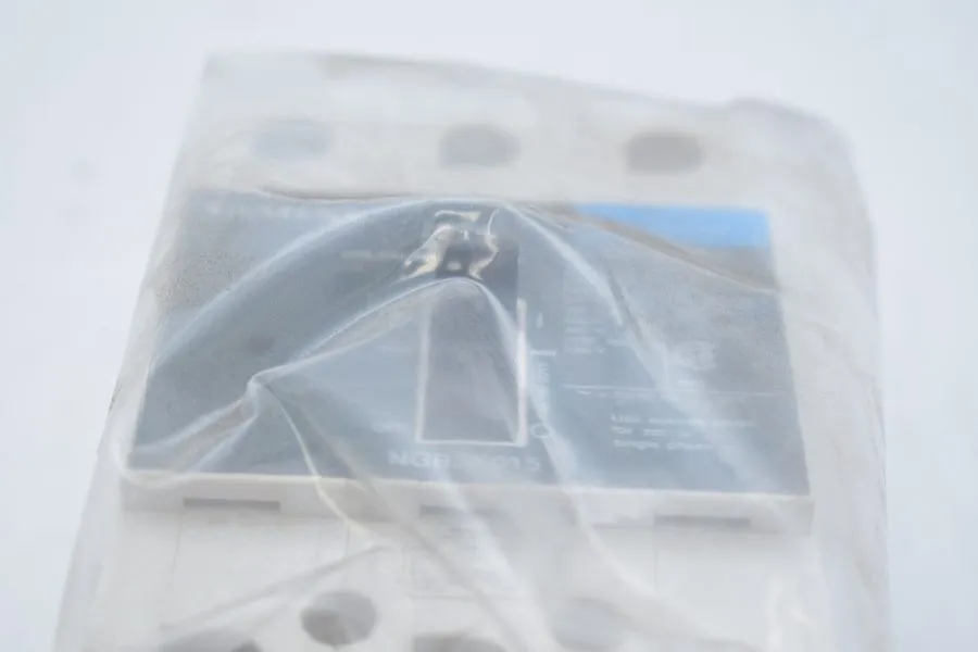 Автоматический выключатель Siemens NGB3K015B 3p 480v 15a Circuit Breaker ( NGB3K
