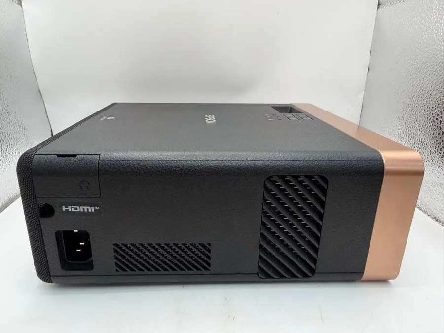 Проектор EPSON SMART STREAMING MINI LASER PROJECTOR H914A (EF-100B) — фото лота 1